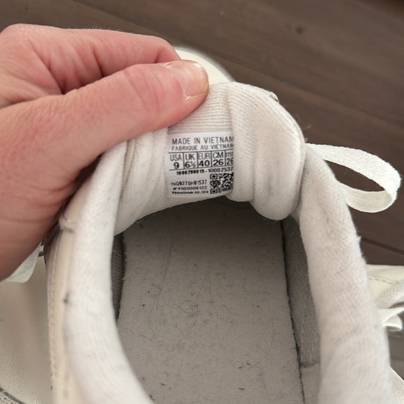 GUC - Reebok Cream Casual Sneakers - Picture 3 of 3